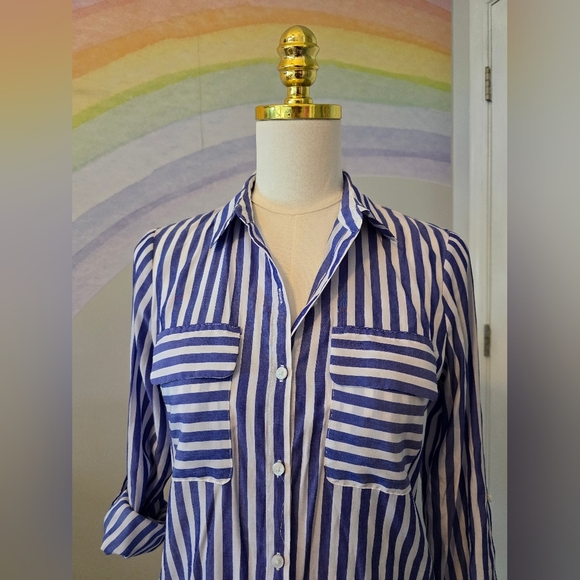 Express | XS | Blue & White Button Down - Picture 6 of 9